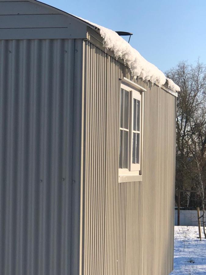 Romantic Secluded Shepherd Hut Hares Rest Southwick  Екстер'єр фото